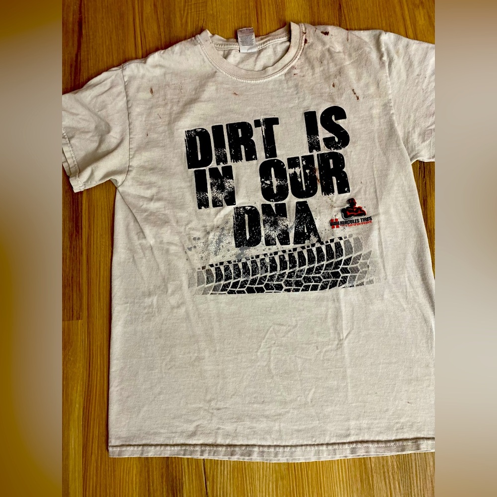 😎🤩Vintage Cotton- Dirt Is In Our DNA- Off White Shortsleeved Graphic Tee Shirt